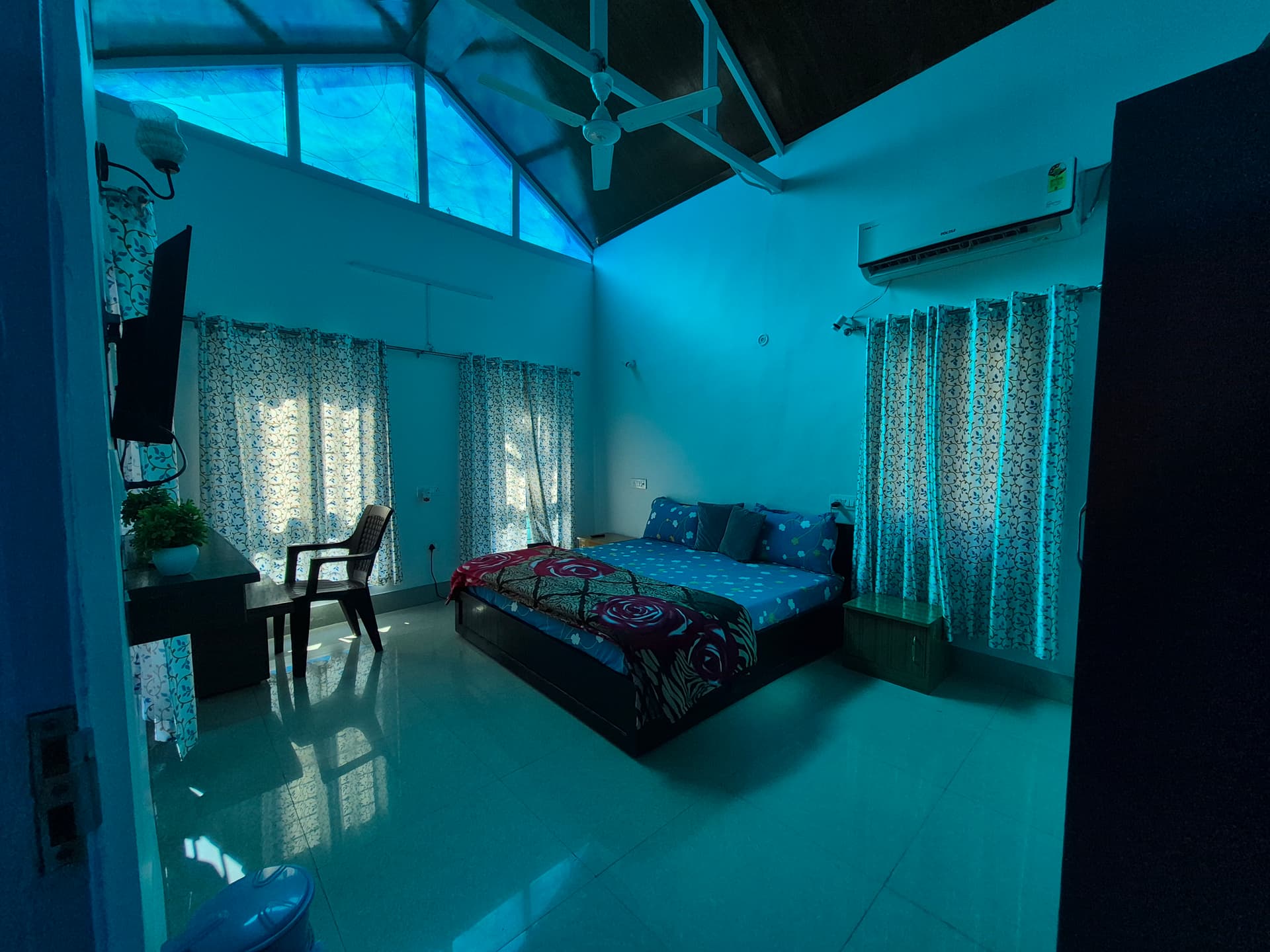 Corbett Riverside Homesta main