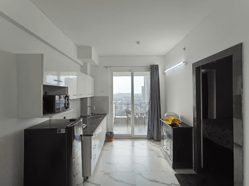 Bright 1BHK 4