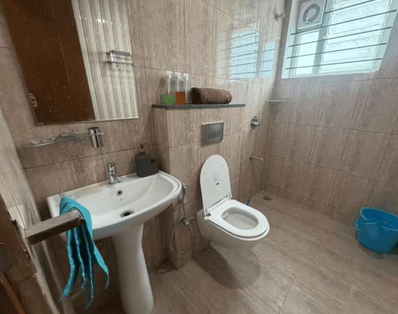 Cozy room with washroom main